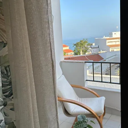 Sea View Old Town Flat شقة