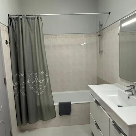 Sea View Old Town Flat شقة